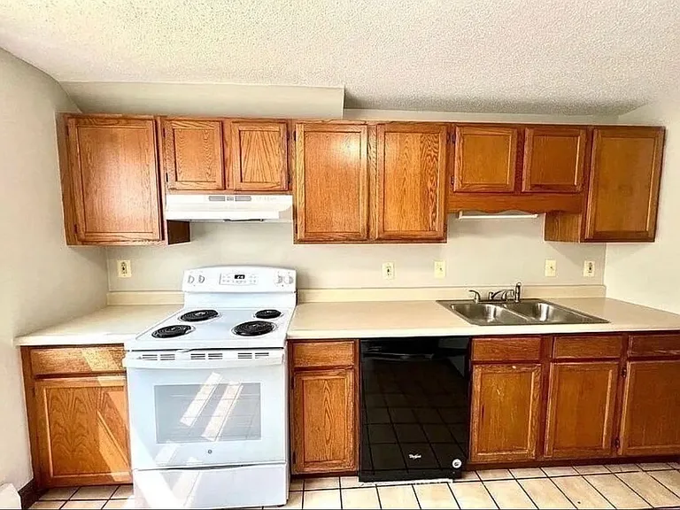892 Saint James Ave #3 — Photo 3