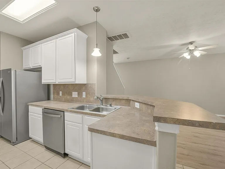 171 N Burberry Park Cir — Photo 11
