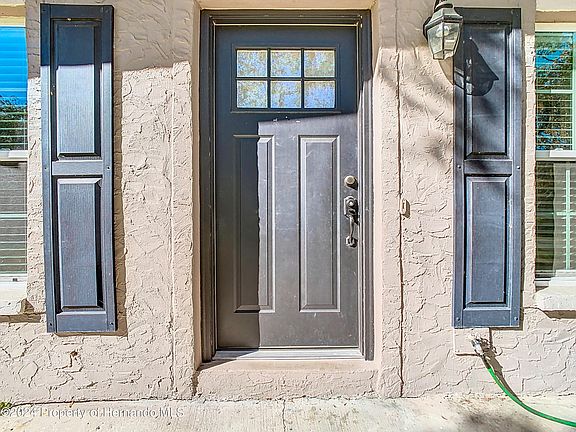 5th image of 910 Cedar Dr