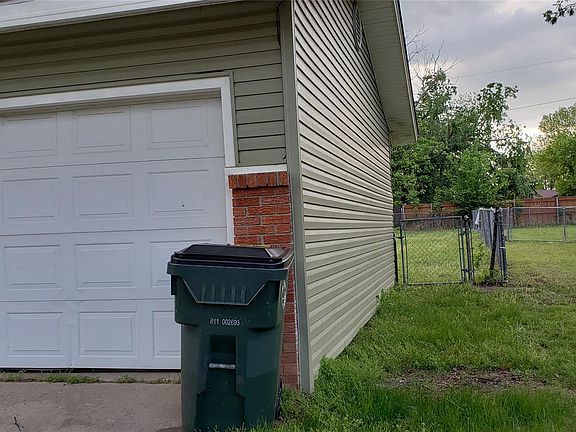 2nd image of 912 S Belmont Ave