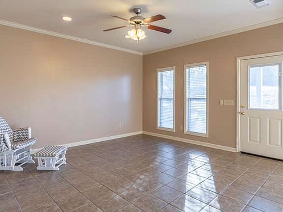 4th image of 987 Muirfield Dr