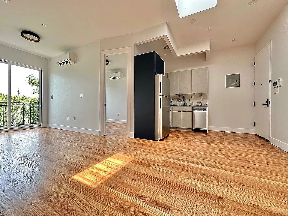 1st image of 959 Metropolitan Ave #3B