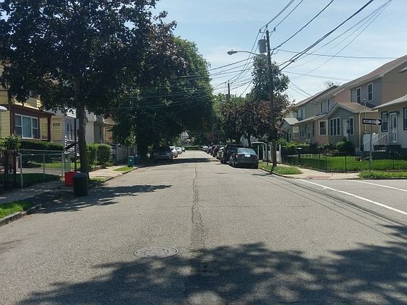 4th image of 176 Berkshire Pl