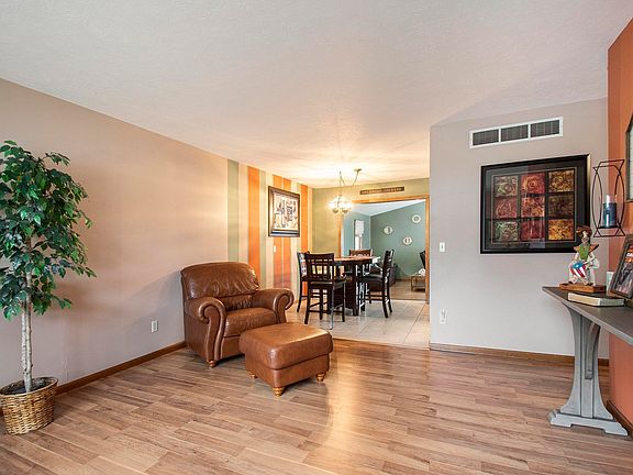 4th image of 501 Hawthorne Dr