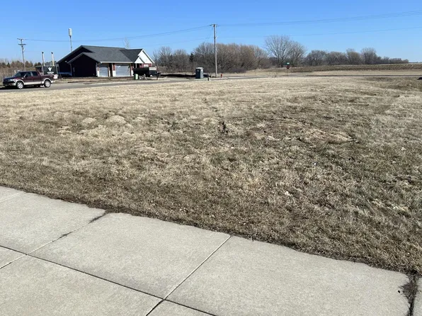 395 Hickory Ln NE, Owatonna, MN 55060