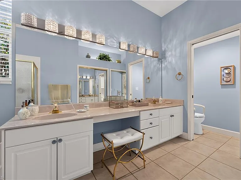 2317 Island Cove Cir — Photo 24