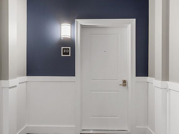3rd image of 10100 S Willow Street #313