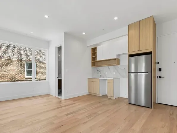 408 Hawthorne Street image 1 of 6