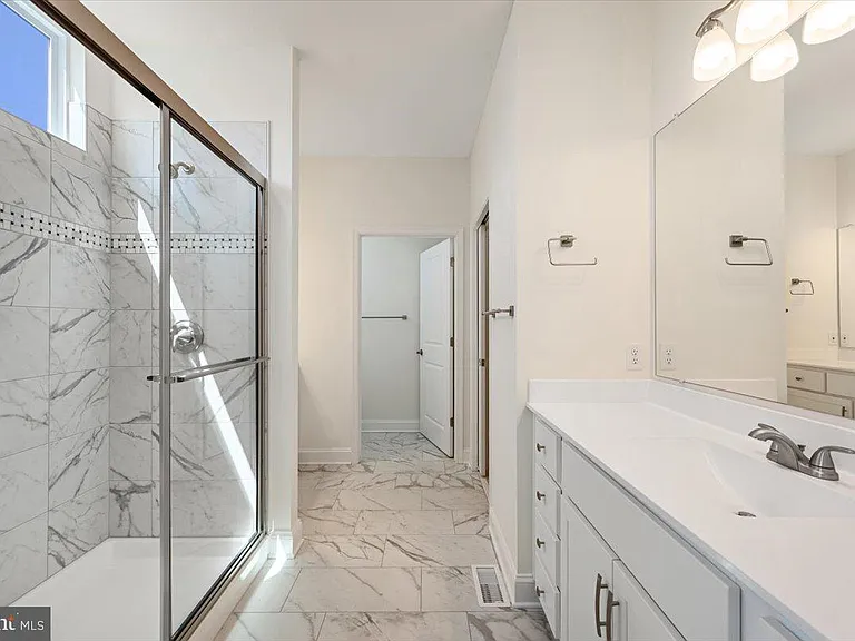 105 Amberfield Ct — Photo 10