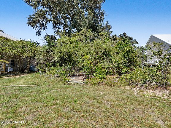 4th image of 5213 E Belle Fontaine Rd