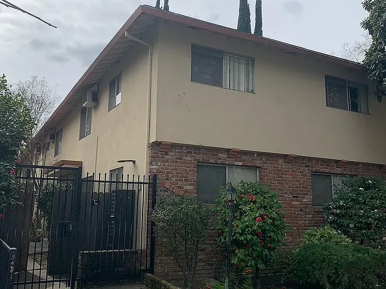 2610 D St — Photo 1