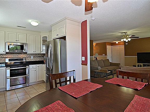 4th image of 445 Old Wood Ln