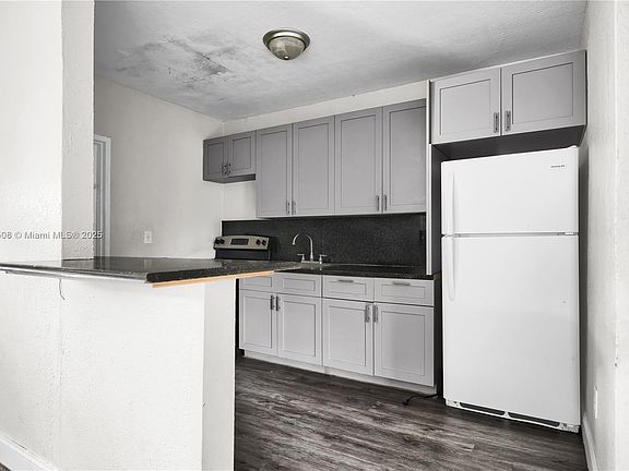 5th image of 1575 Nw 59th St