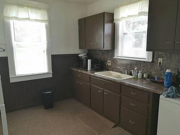 3rd image of 152 E 5th Ave