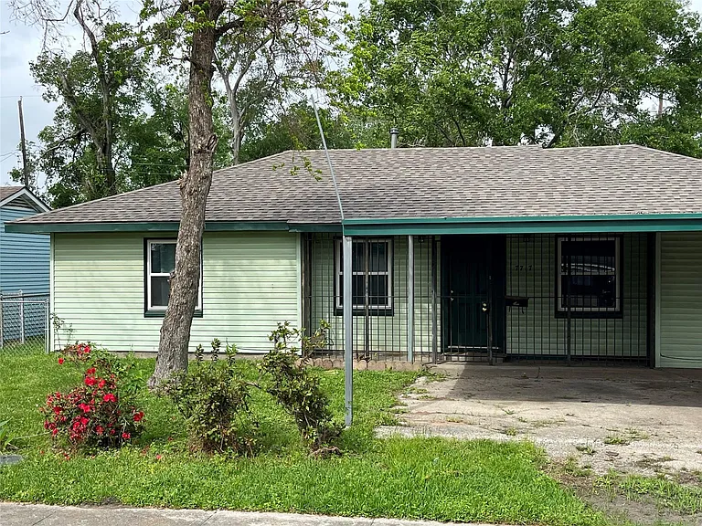 7717 Roswell St — Photo 3