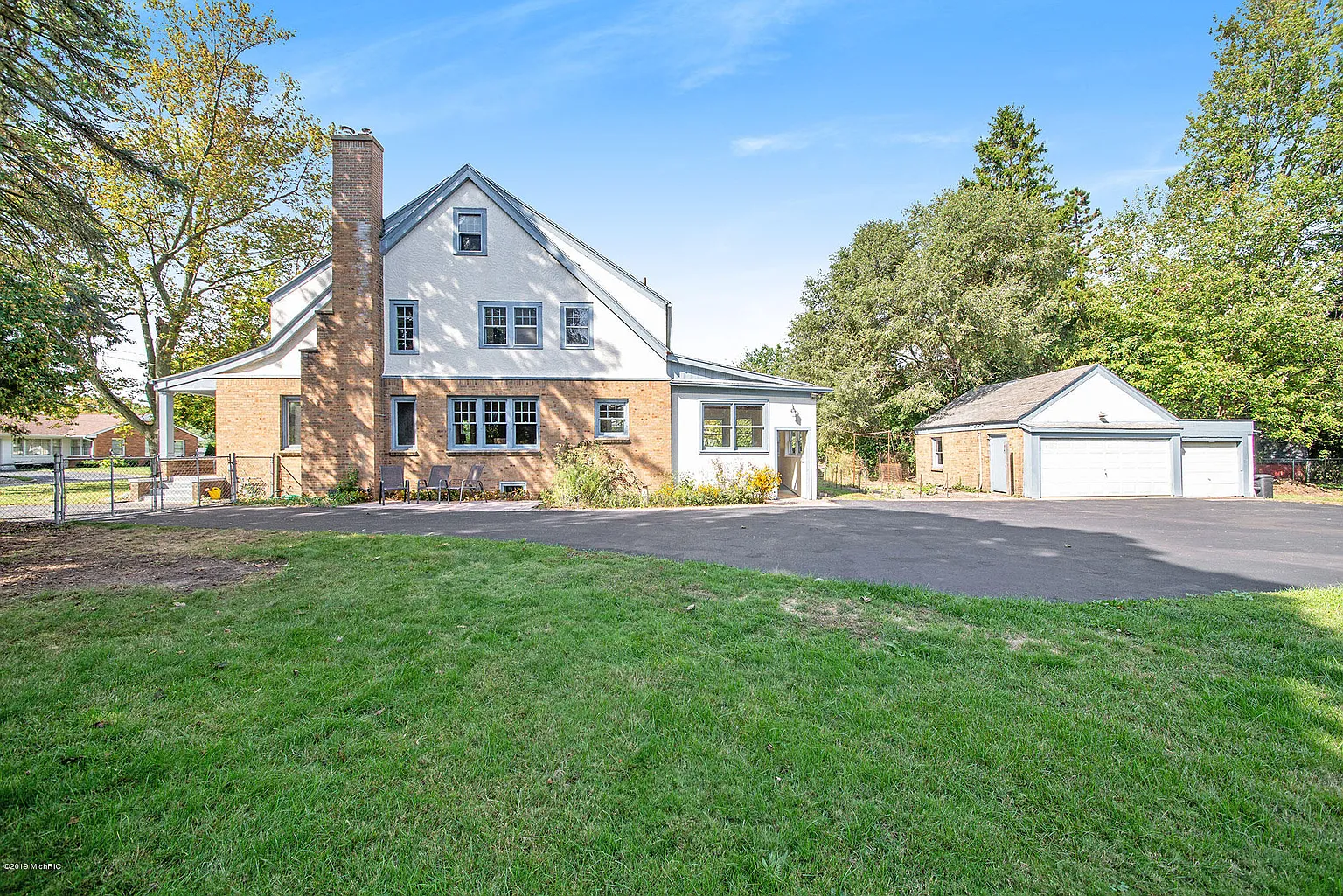 153 Laurel Dr photo 1