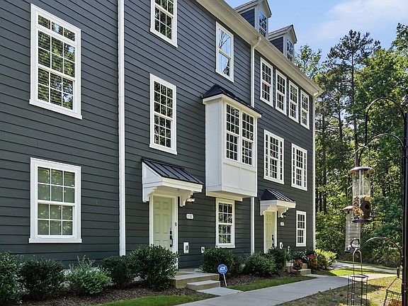 3rd image of 131 Callowhill Ln