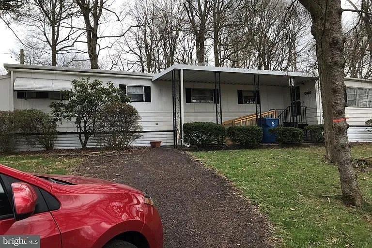 1 Woodedge Dr photo 1