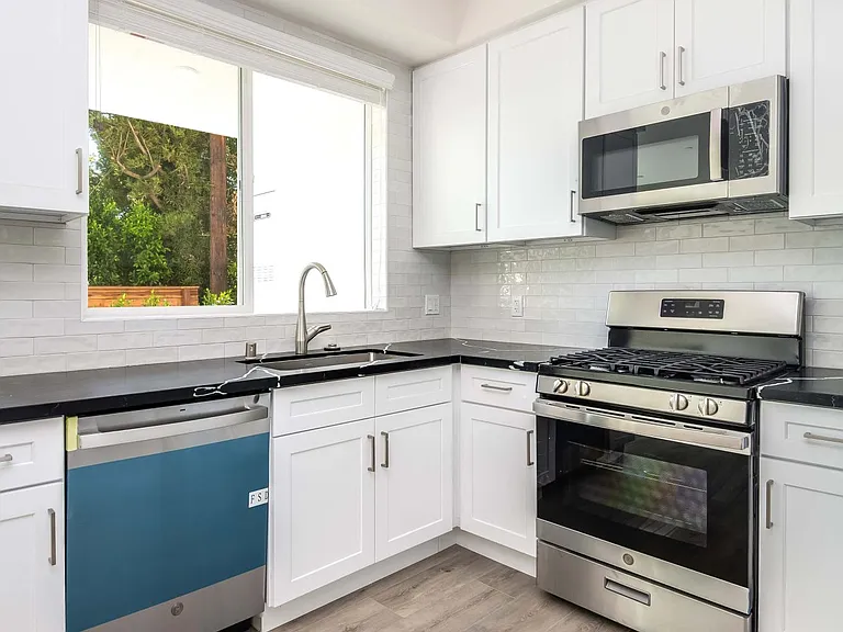 6120 Woodman Ave #102 — Photo 12
