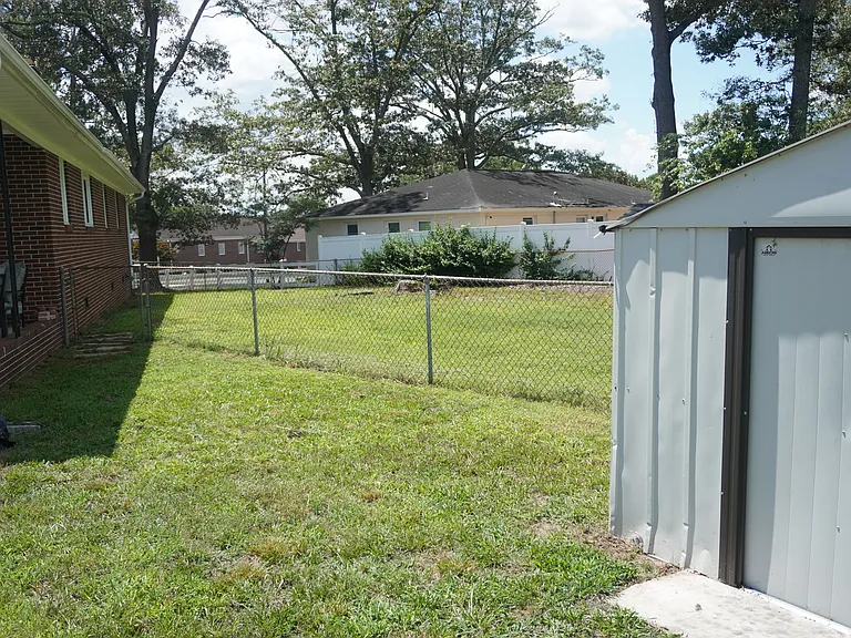 1 Dickens Ln — Photo 4
