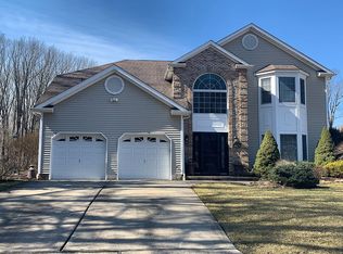 1604 Finderne St, Oakhurst, NJ