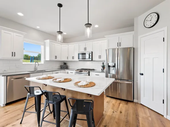 5163 Wild Rye Ct, Mc Farland, WI 53558