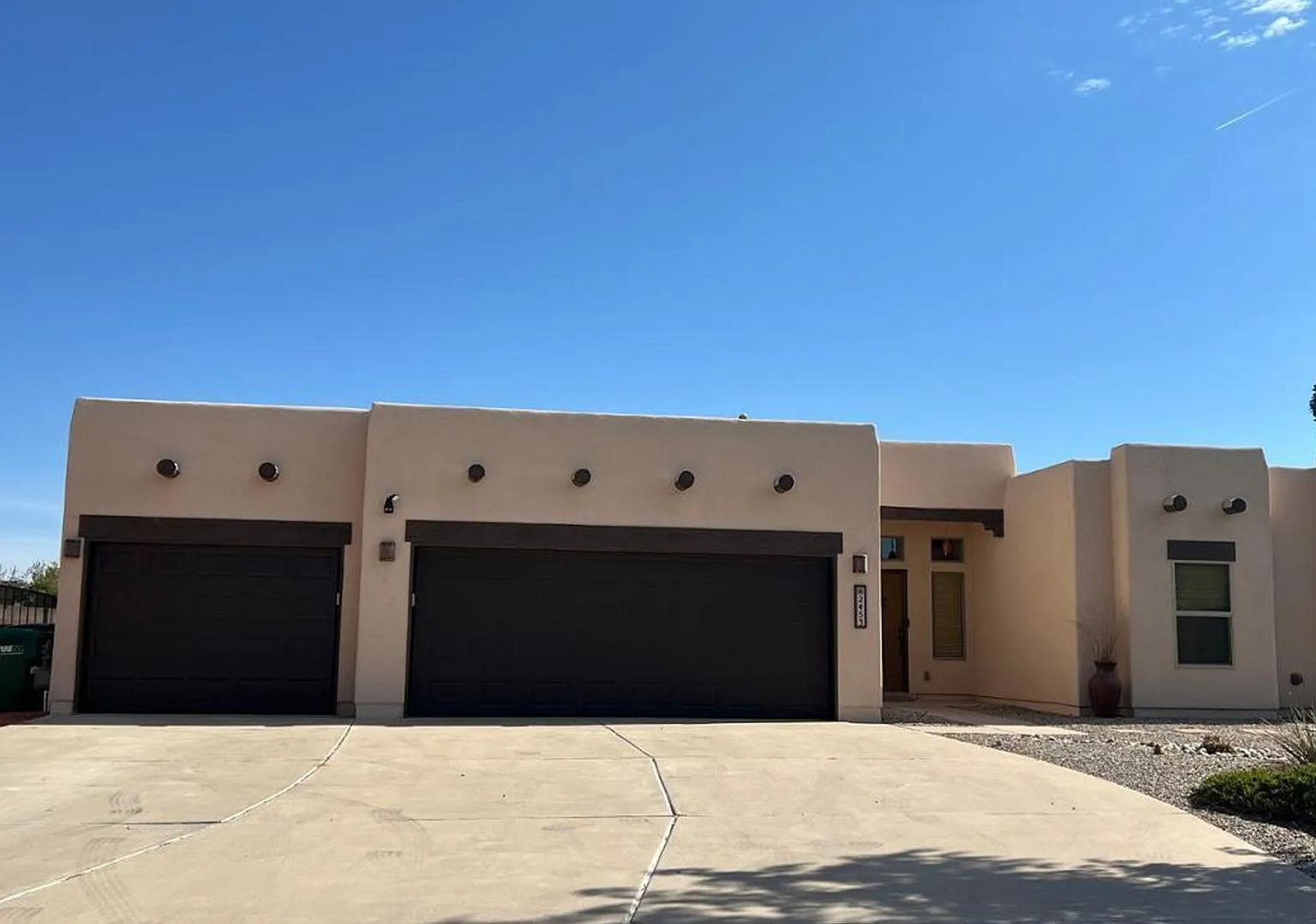 3 bed, 2.0 bath, 2231 sqft, $3,300 — Photo 1