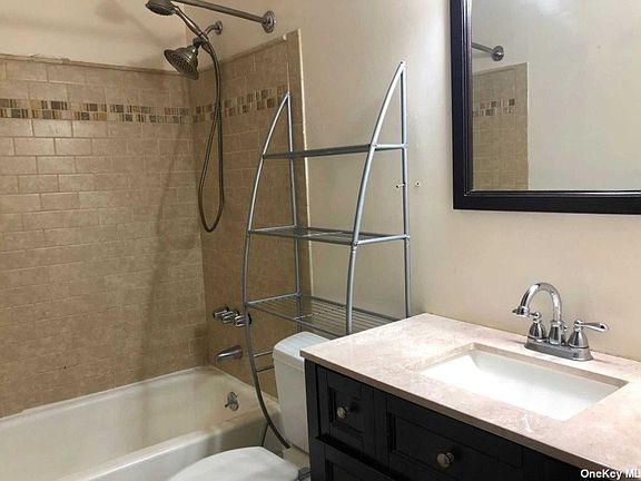 4th image of 530 Hudson Ave #3