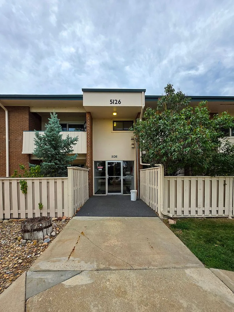 *Available Now* 2 Bed 2 Bath Condo With Community Pool And On Site Parking! — Photo 1