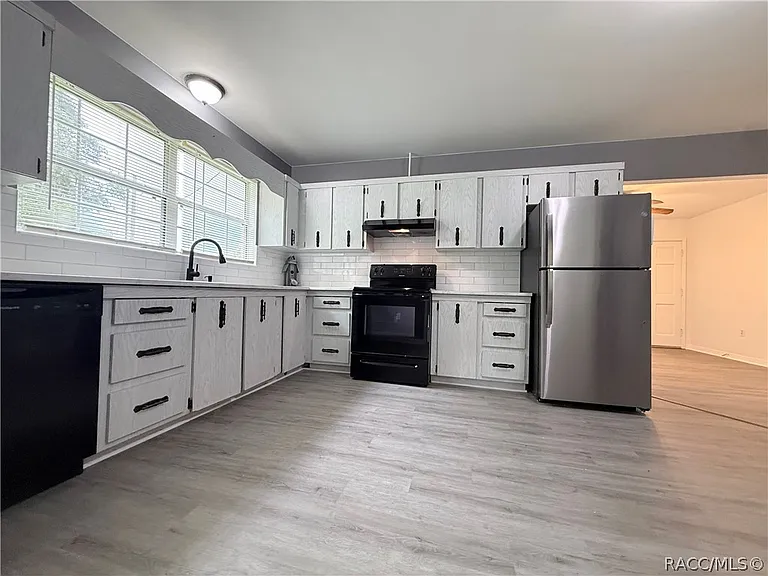 10715 N Northcut Ave — Photo 16
