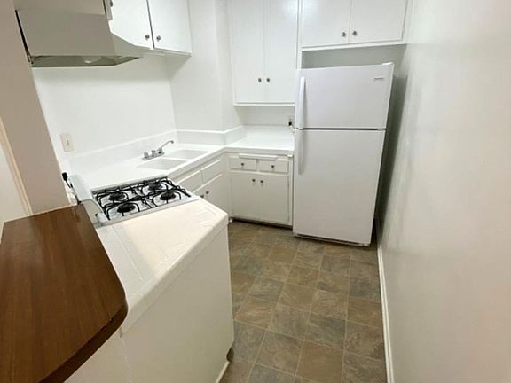 4th image of 3721 S Bentley Ave #2