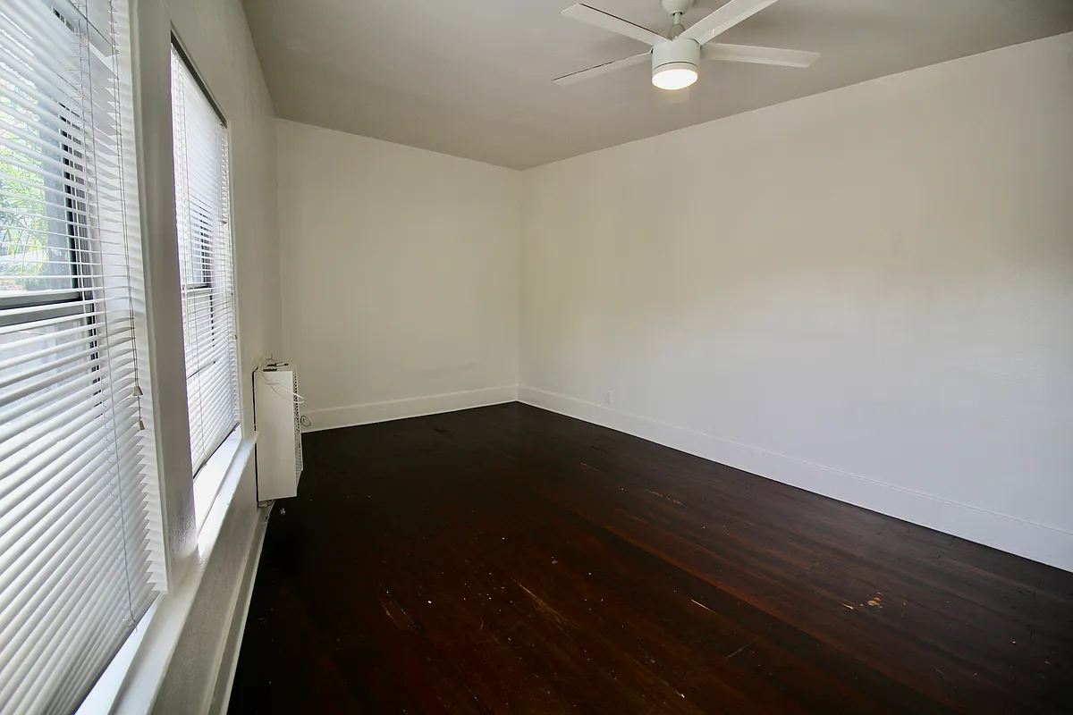Building Photo - 117 N Toluca St #12