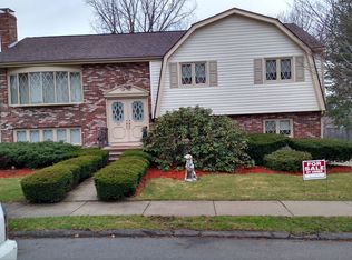 33 Old Coach Rd, Quincy, MA 02169