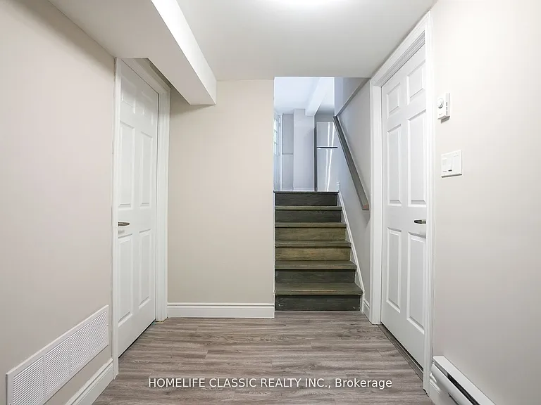 100 Chaucer Cres — Photo 11