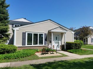 1521 Quaker Ln #110A, Prospect Heights, IL 60070