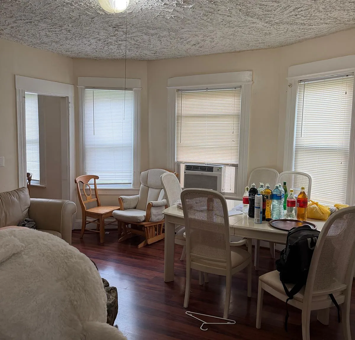 3 bed, 1100 sqft, $1,950 — Photo 2