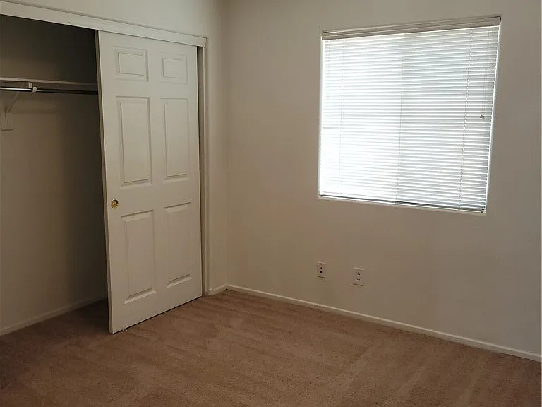 9275 Hollander Ave — Photo 24