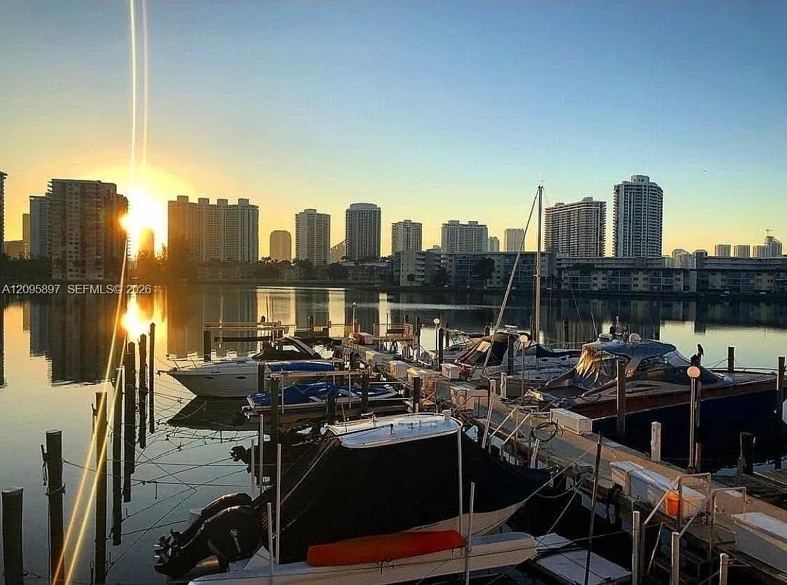 Del Prado Marina — Photo 2