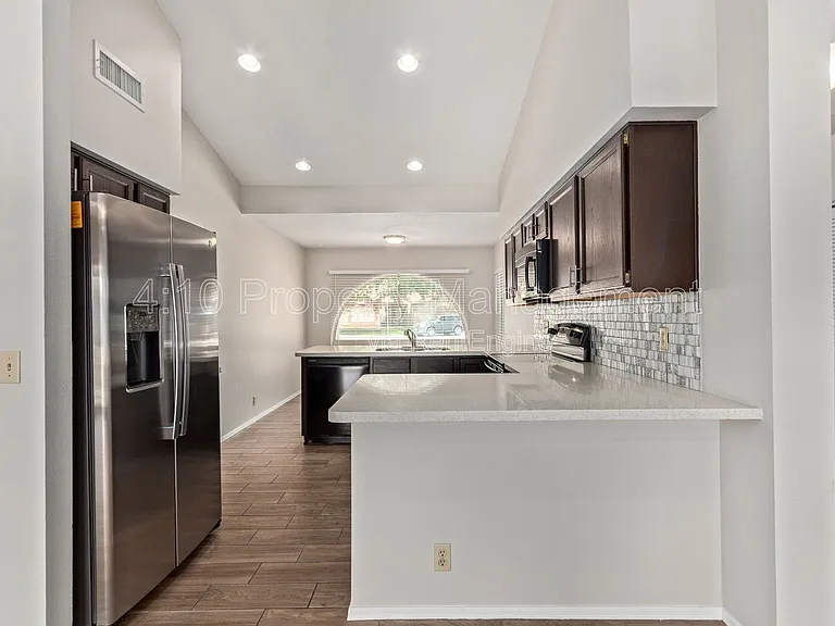 2381 W Redwood Dr — Photo 12