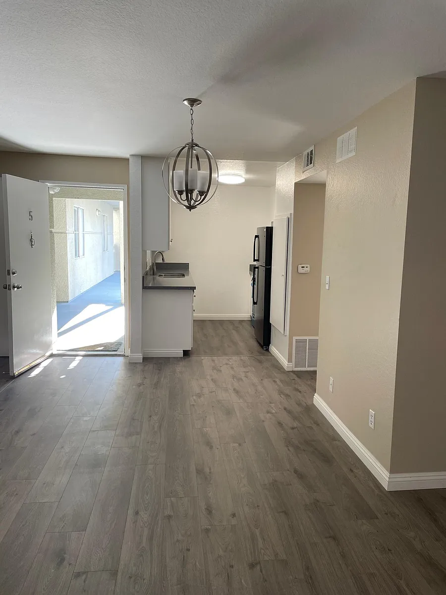 Building Photo - 931 Tularosa Dr #5