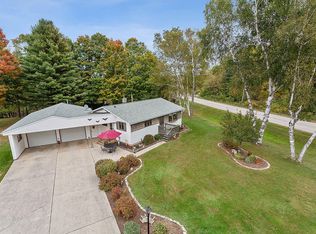 989 Laduron Dr, Mishicot, WI 54228