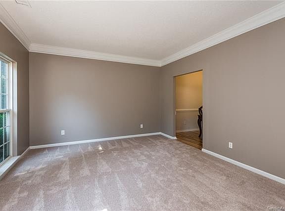 3rd image of 180 Walmsley Dr