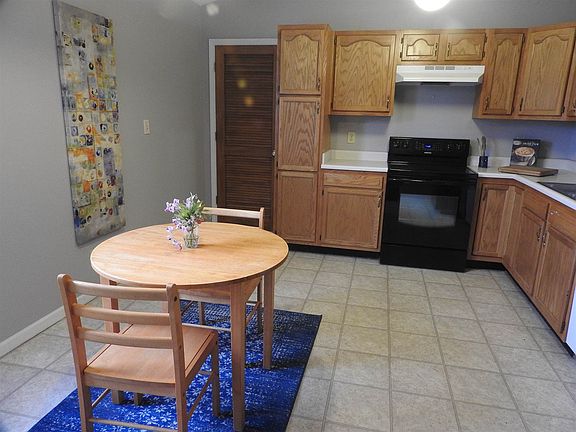 5th image of 132 N Furlong Dr