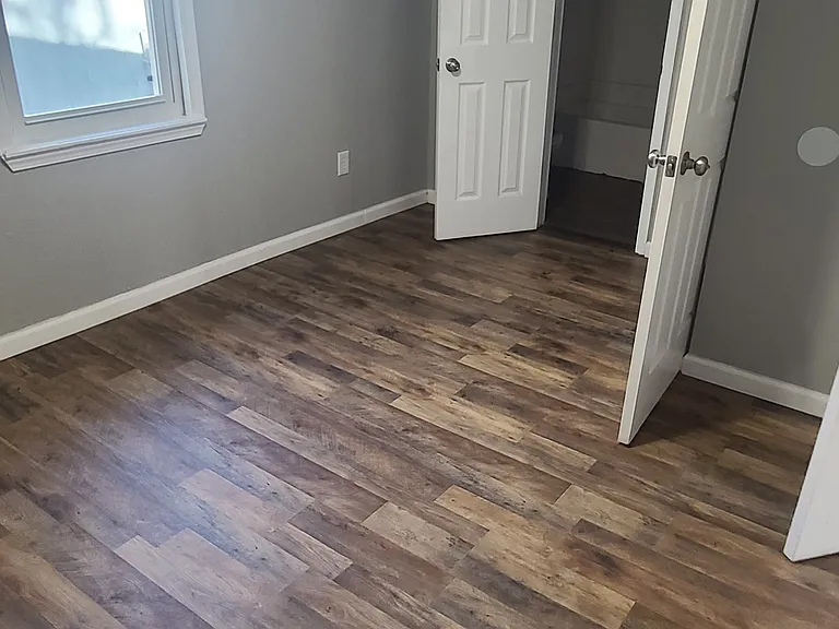 317 N Indianola St — Photo 8