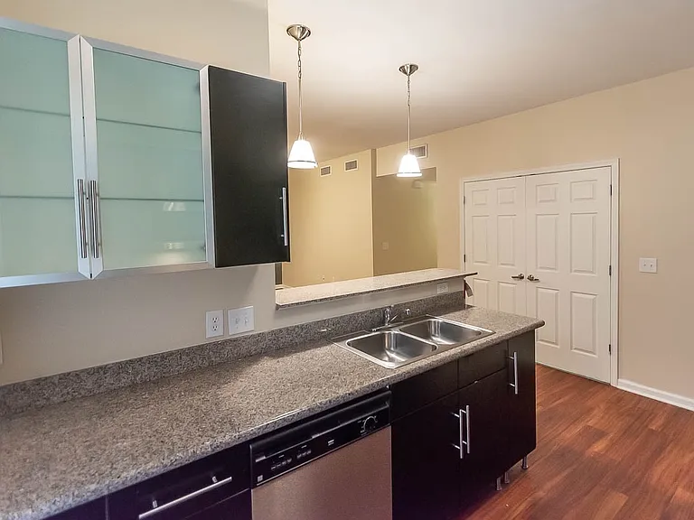 Tenth & College Village Apartments — Photo 16