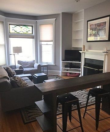 2nd image of 815 W Dickens Ave #3