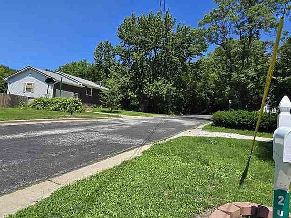 Exterior Neighborhood (street photo)