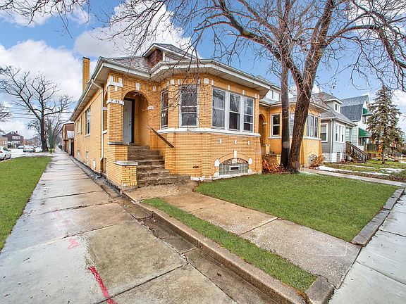 3rd image of 7156 S Artesian Ave