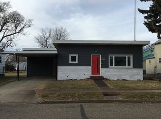 112 S 10th St, Wishek, ND 58495