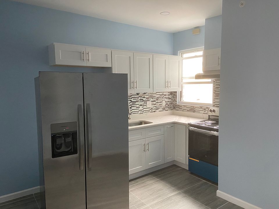 2nd image of 547 N 10th St Floor 1